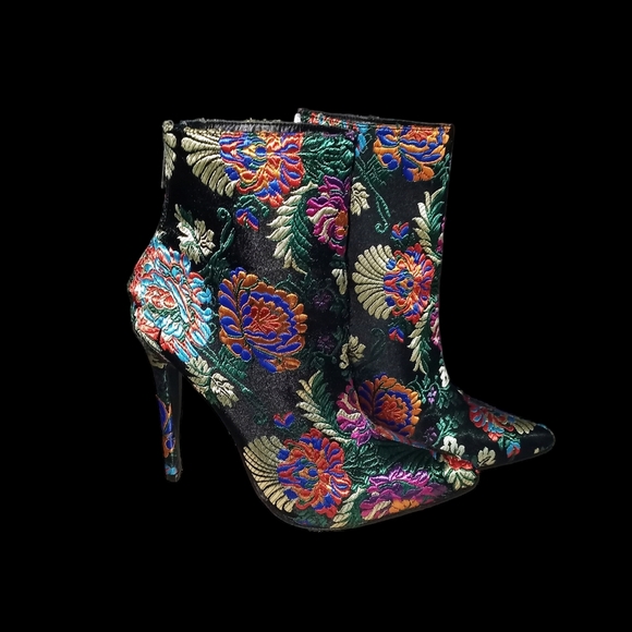 Just fabulous embroidery booties - Picture 3 of 4